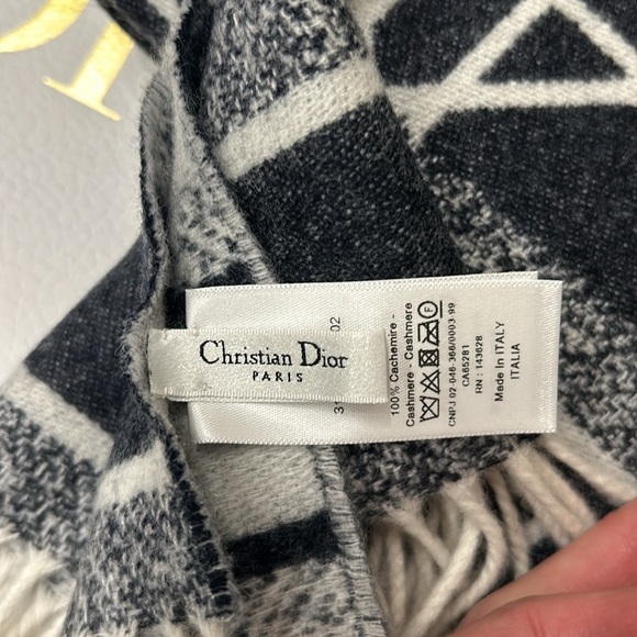 CHRISTIAN DIOR CASHMERE MACROCANNAGE THROW BLANKET IVORY/BLACK - Picture 3 of 7